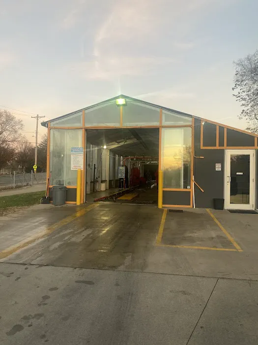 Diamond Finish Express Car Wash Picture 1