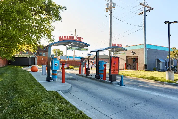 GO Car Wash Picture 3