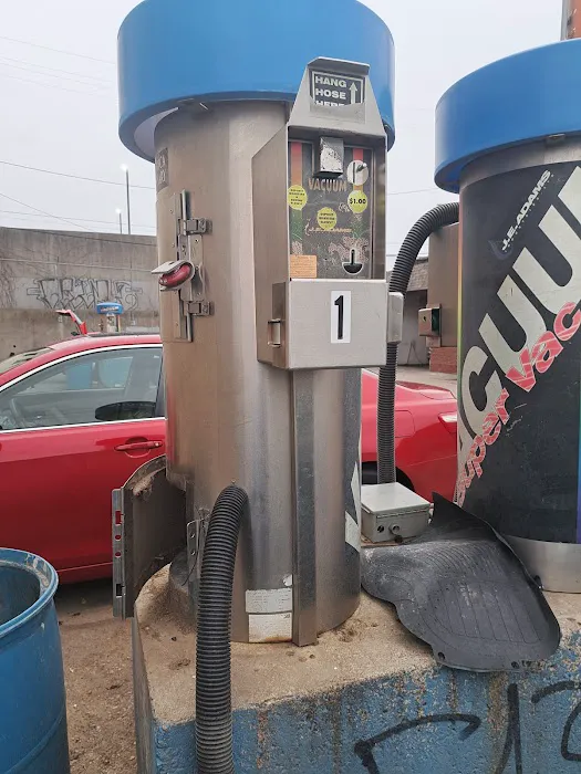 10th Street Car Wash Picture 2