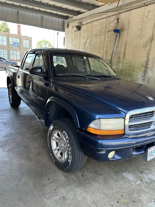 Midtown Car Wash Picture 4