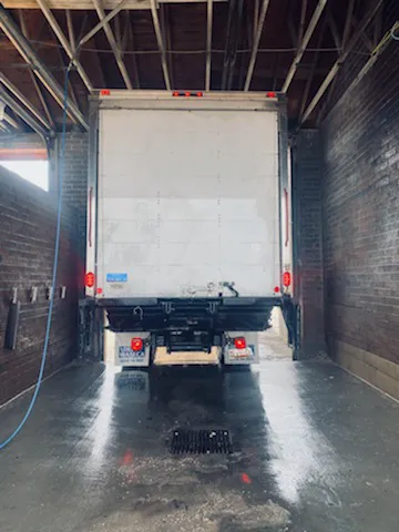 TJ's Truck & Car Wash Picture 4