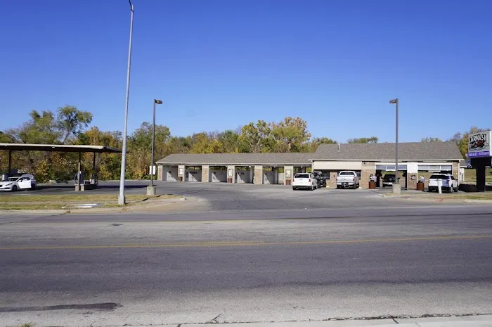 Riverside Car Wash Picture 3