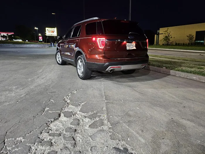 Riverside Car Wash Picture 4