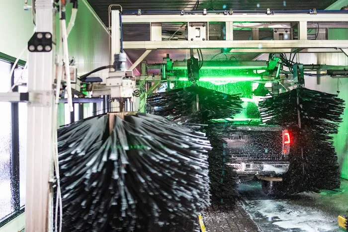 Tidal Wave Auto Spa | Car Wash Picture 5