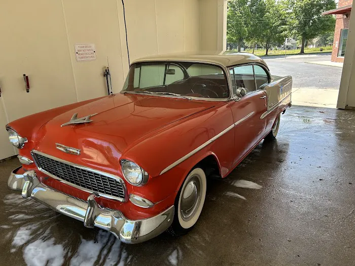 Highland Crest Car Wash Picture 3