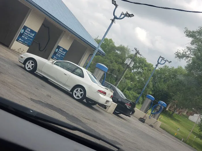 Christine's Sparkling Car Wash Picture 1