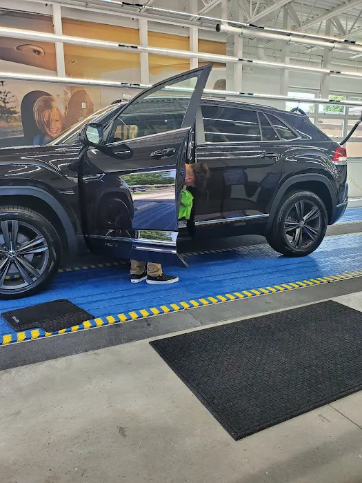 Charlie's Car Wash Picture 6