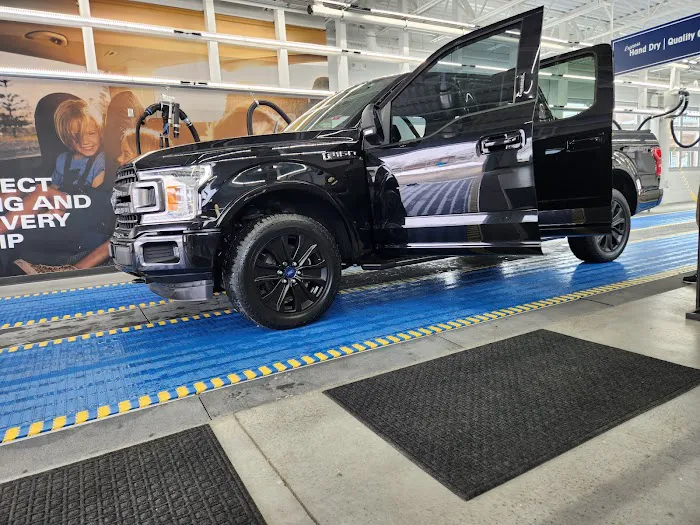 Charlie's Car Wash Picture 9