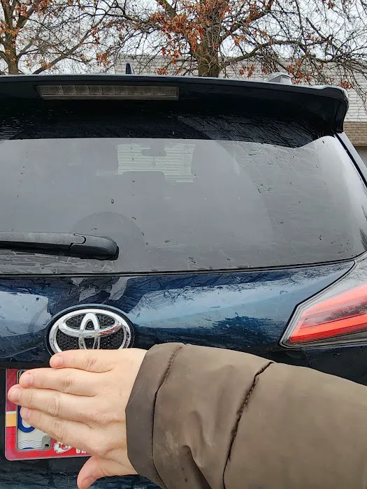 GO Car Wash Picture 7