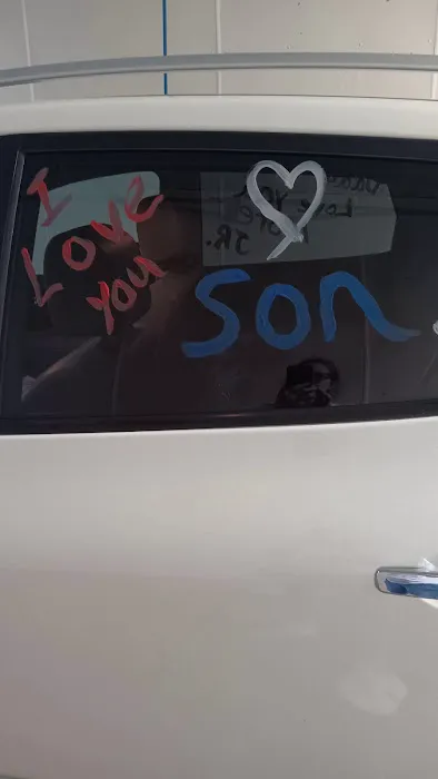 Junior’s Car Wash Picture 1