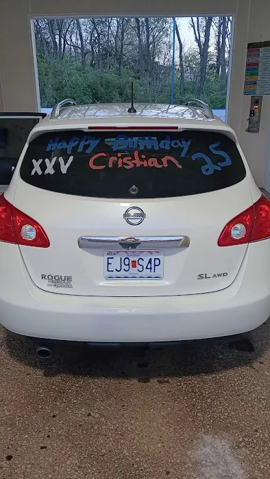 Junior’s Car Wash Picture 2