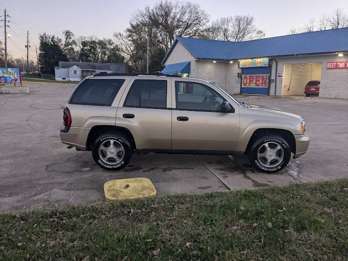 Junior’s Car Wash Picture 3