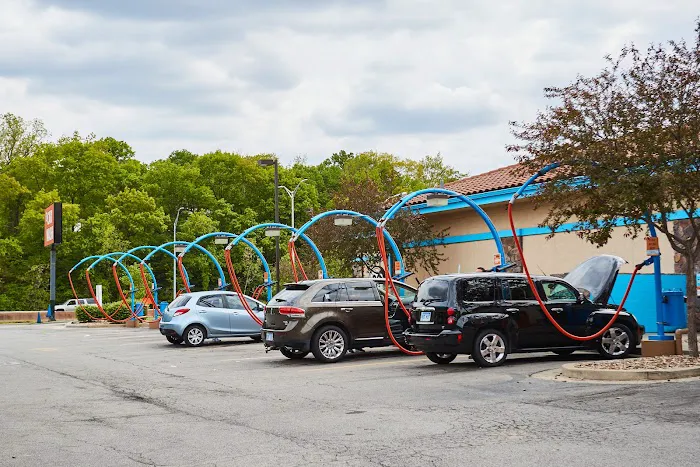 GO Car Wash Picture 4