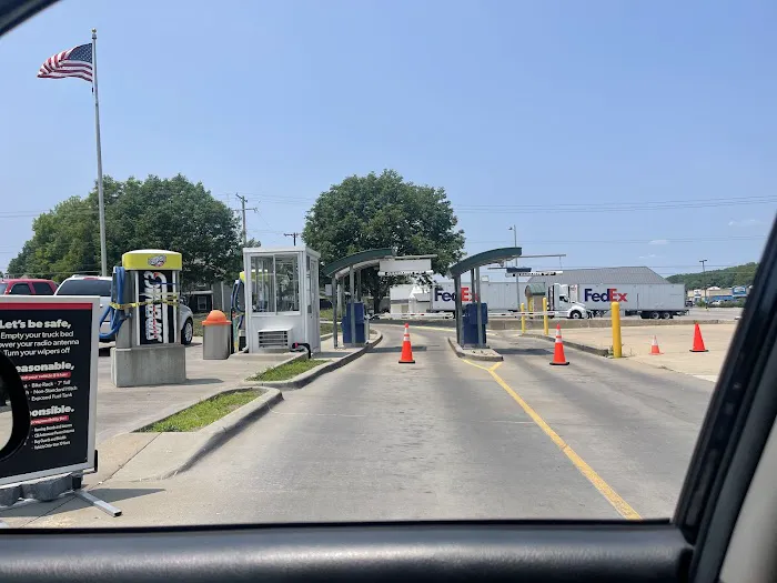 Zips Car Wash Picture 1