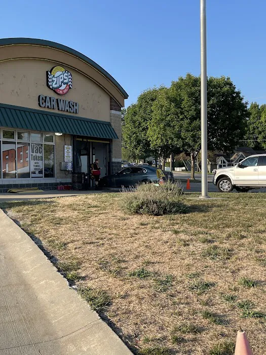 Zips Car Wash Picture 4