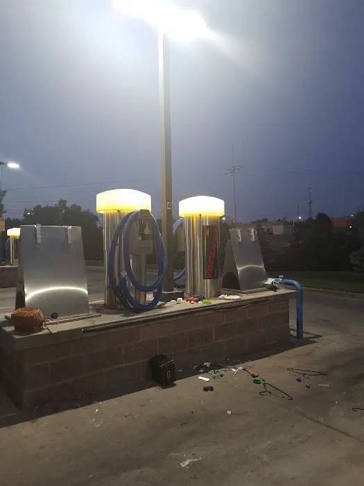 Premier Carwash Picture 4