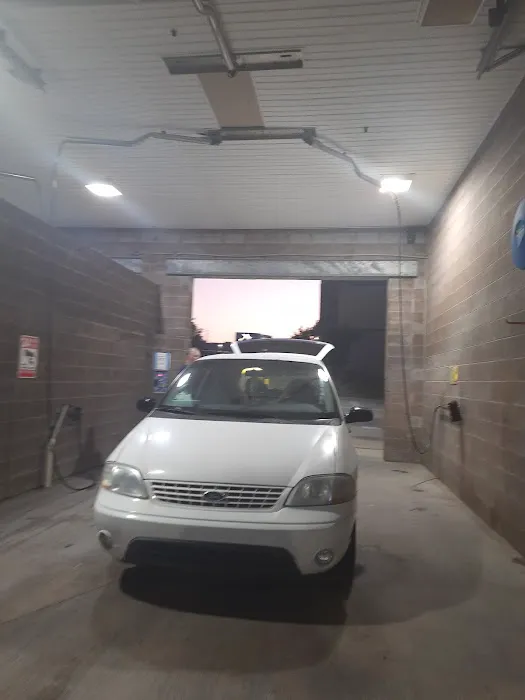 Premier Carwash Picture 8