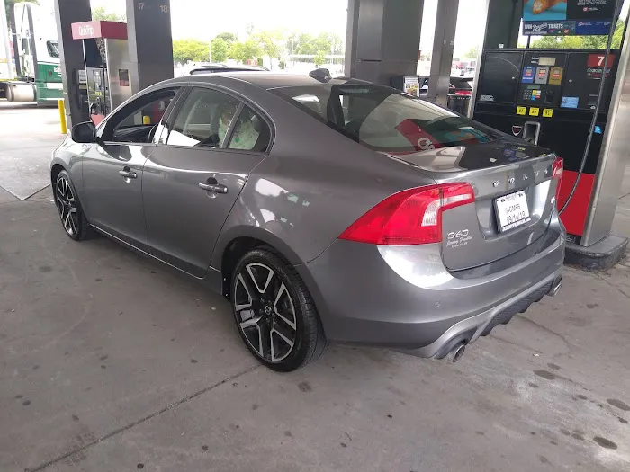 Ultra Clean Car Wash Independence Picture 2