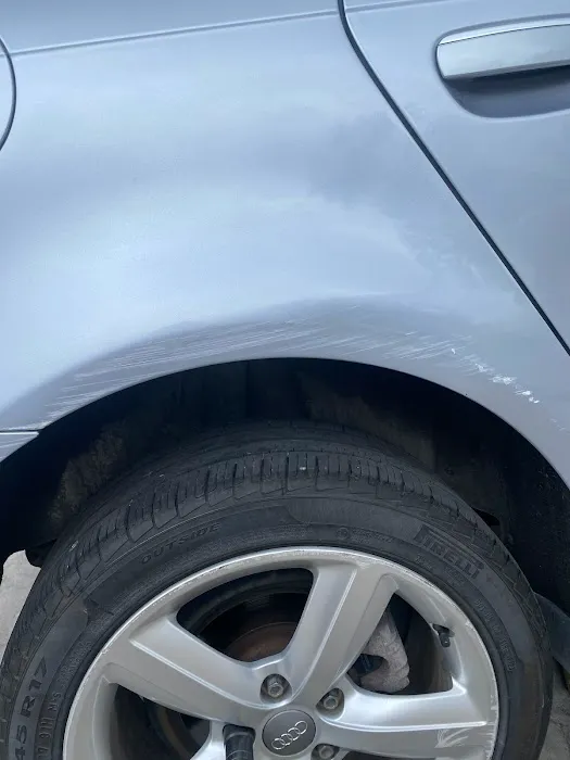 Glass House Car Wash Picture 3