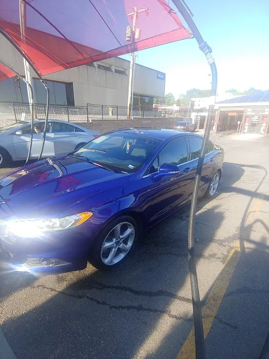 Glass House Car Wash Picture 5