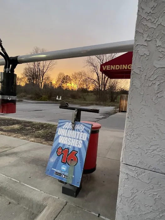 Glass House Car Wash Picture 10