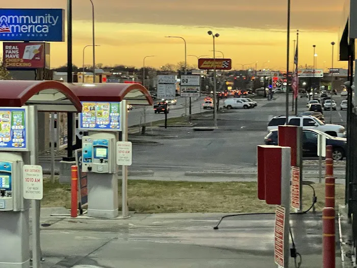 Glass House Car Wash Picture 9