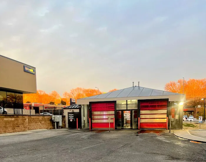 Glass House Car Wash Picture 8