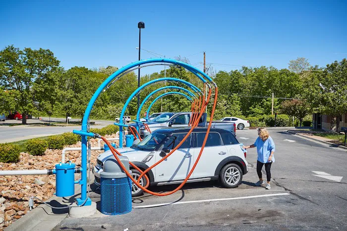 GO Car Wash Picture 4