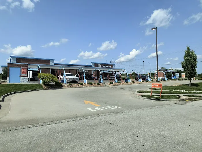 GO Car Wash Picture 1