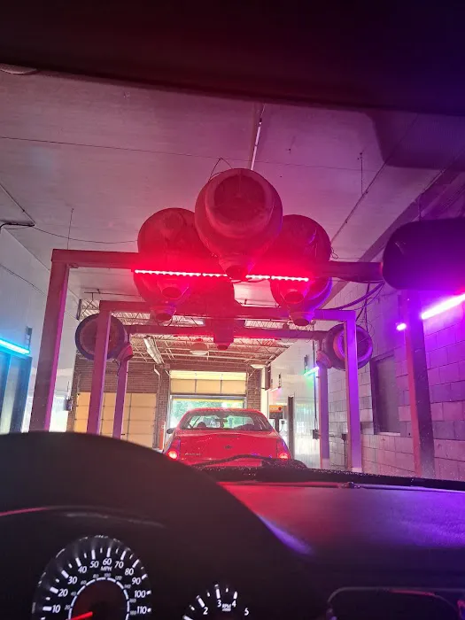 GO Car Wash Picture 5