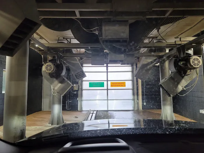 Charlie's Car Wash Picture 8