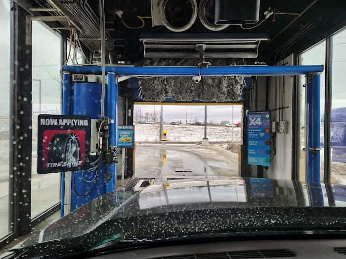 Tidal Wave Auto Spa | Car Wash Picture 6