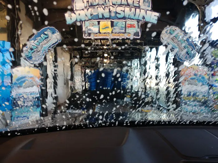 Tidal Wave Auto Spa | Car Wash Picture 8