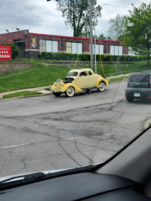 Squeaky Clean Car Wash Picture 3