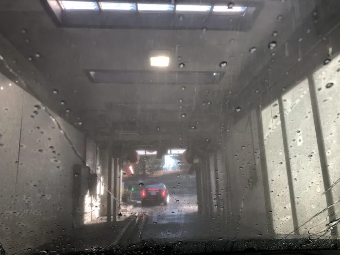 Squeaky Clean Car Wash Picture 1