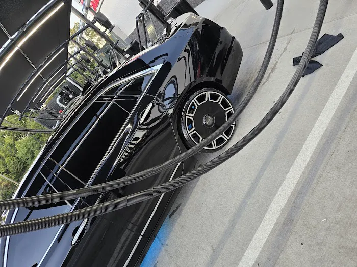 Club Car Wash Picture 3