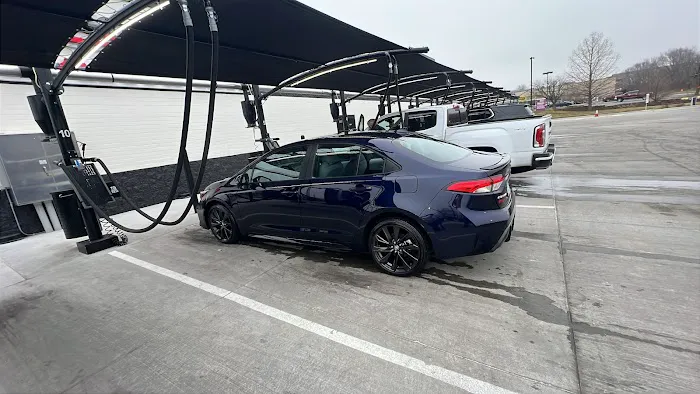 Club Car Wash Picture 4