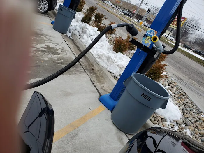 Squeaky Clean Car Wash Picture 2