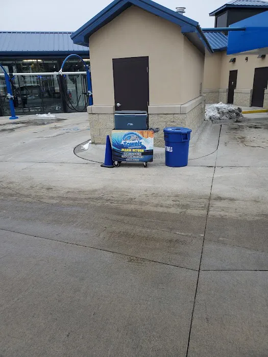 Squeaky Clean Car Wash Picture 6