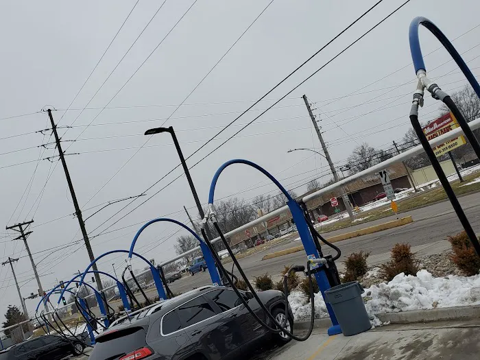 Squeaky Clean Car Wash Picture 5