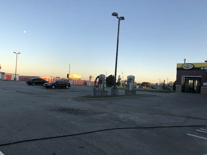 Squeaky Clean Car Wash Picture 3