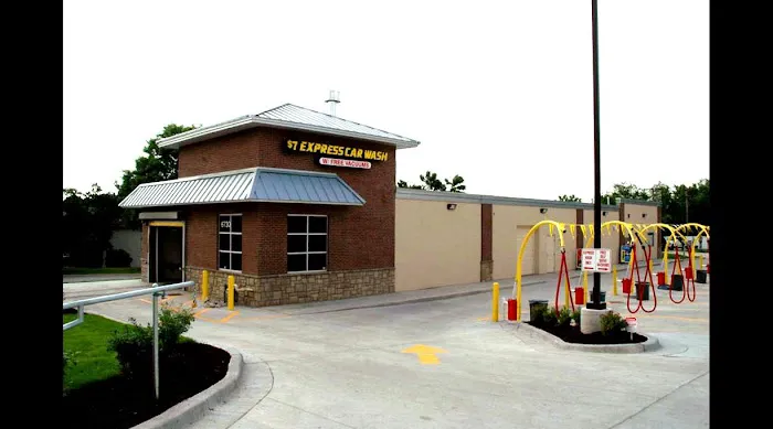 Tunnel Works Express Carwash Picture 5