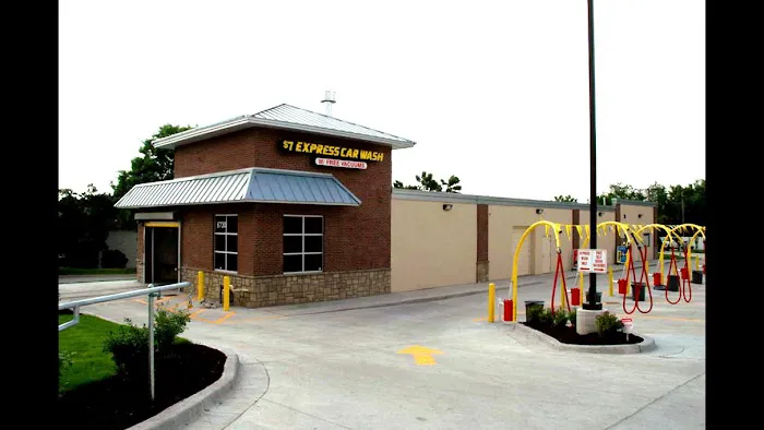 Tunnel Works Express Carwash Picture 3