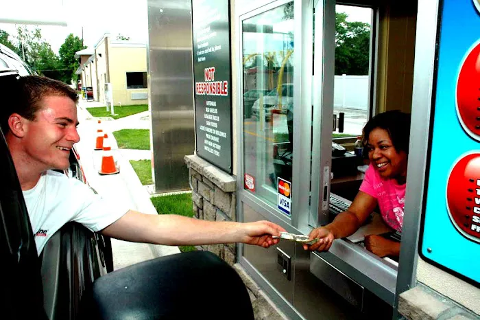 Tunnel Works Express Carwash Picture 9