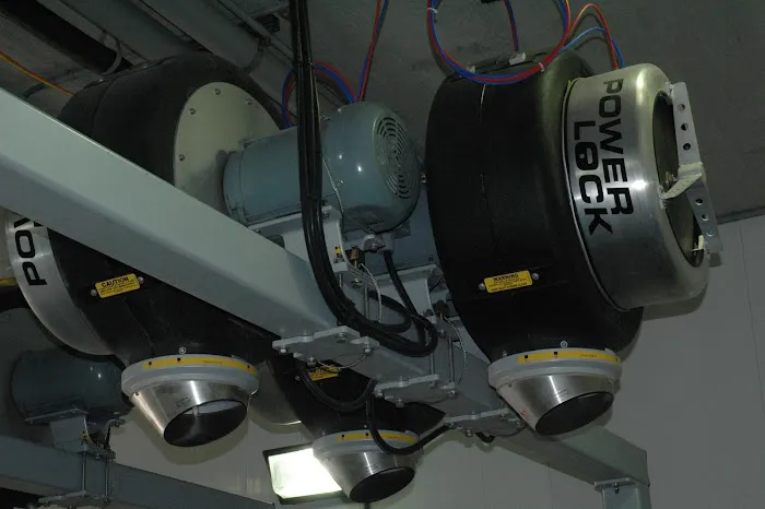 Tunnel Works Express Carwash Picture 8