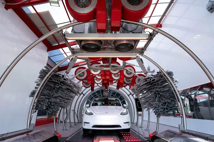 Tommy's Express® Car Wash Picture 7