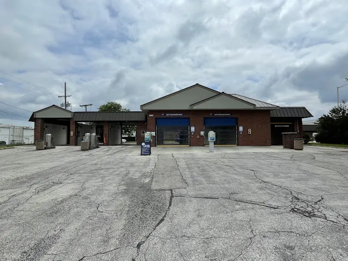 Lenexa Car Wash Picture 2