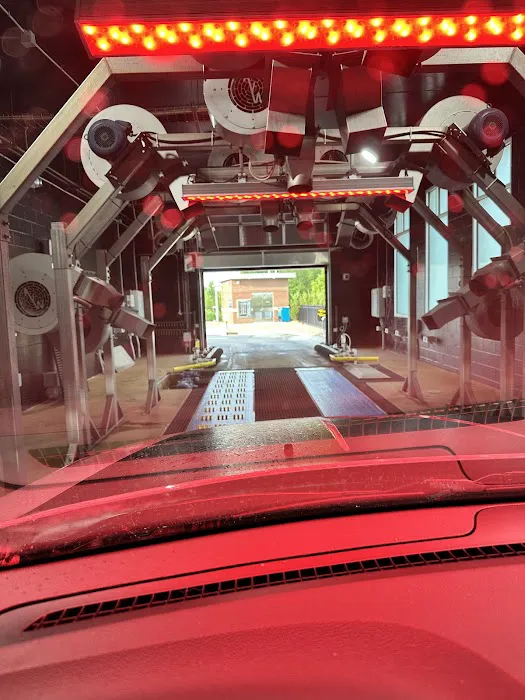 Charlie's Car Wash Picture 10