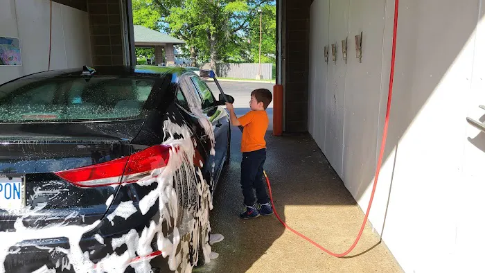 Classic Car Wash Picture 1