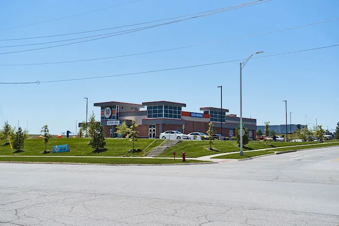 GO Car Wash Picture 1